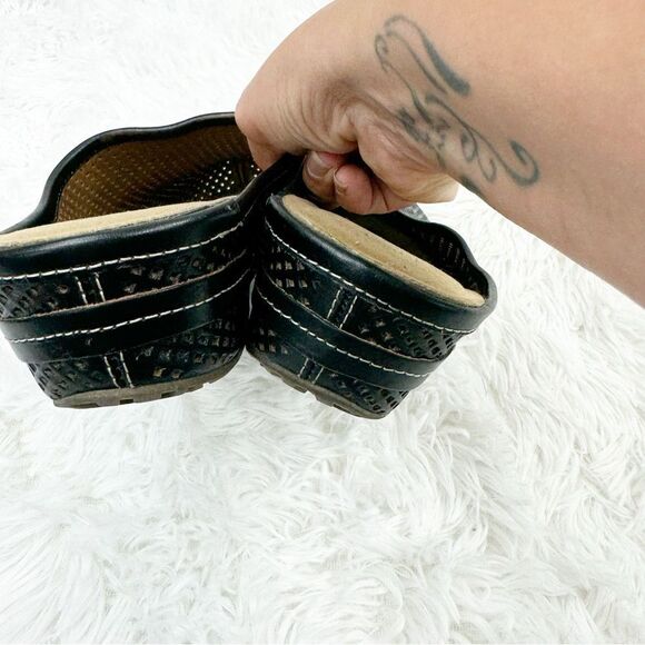 L’Artiste Spring Step Leather Perforated Leather Clogs - Picture 7 of 10